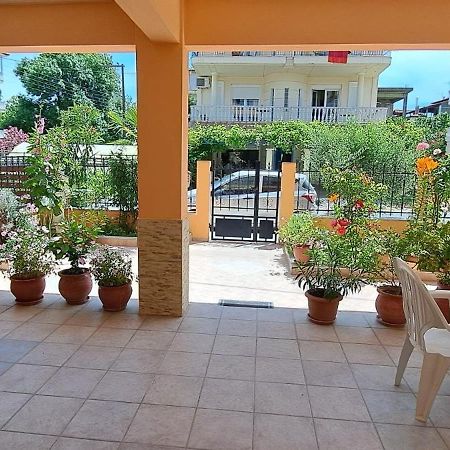 Socrates Apartments Olympiaki Akti Bagian luar foto