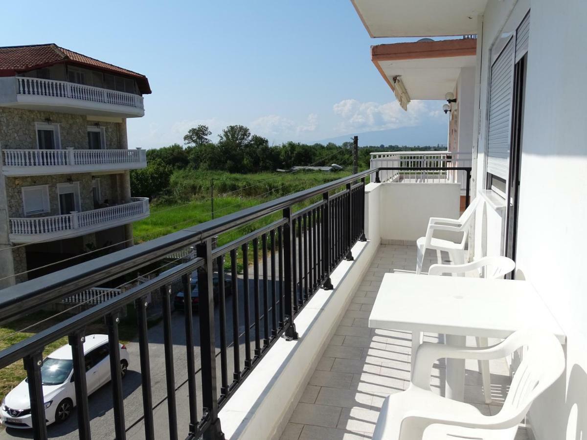 Socrates Apartments Olympiaki Akti Bagian luar foto