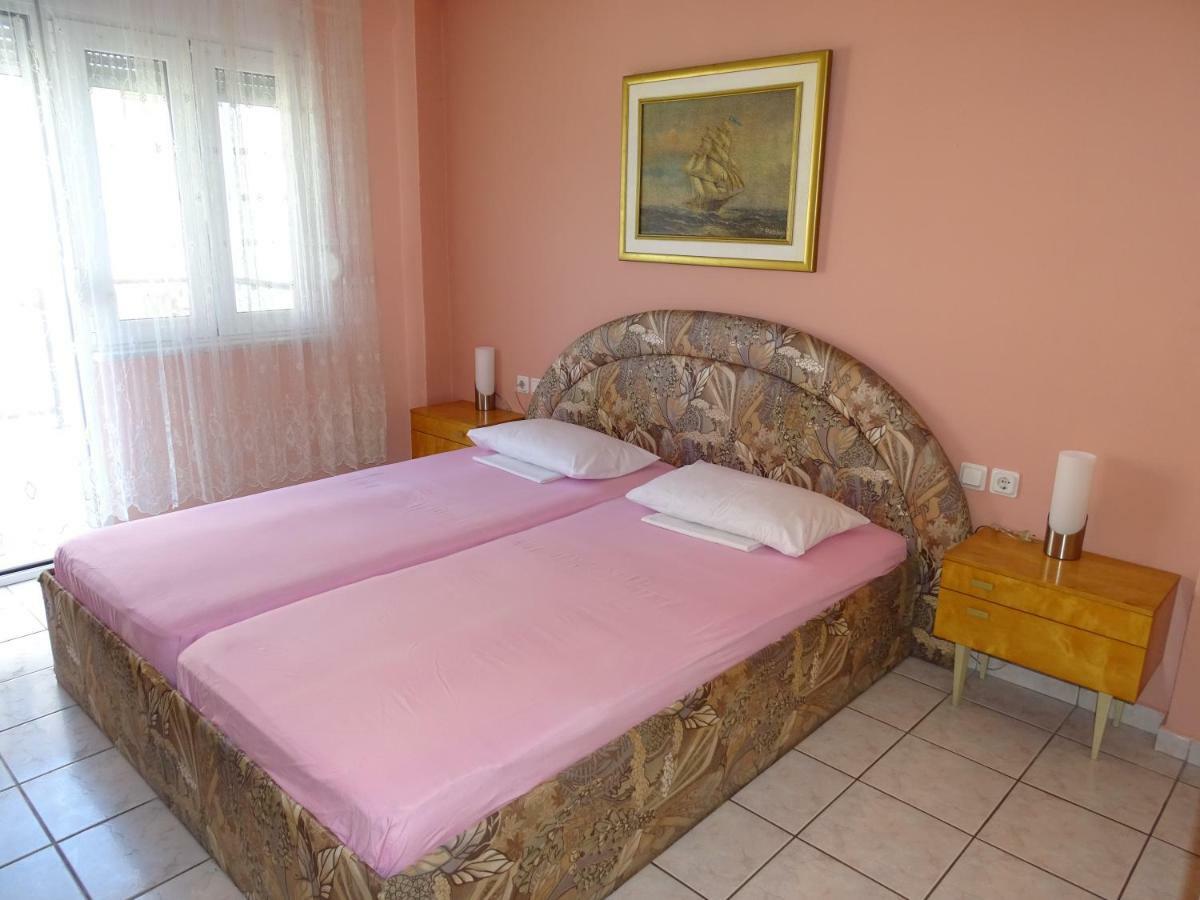 Socrates Apartments Olympiaki Akti Bagian luar foto