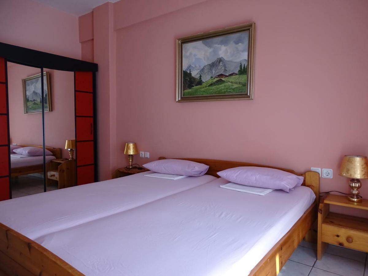 Socrates Apartments Olympiaki Akti Bagian luar foto