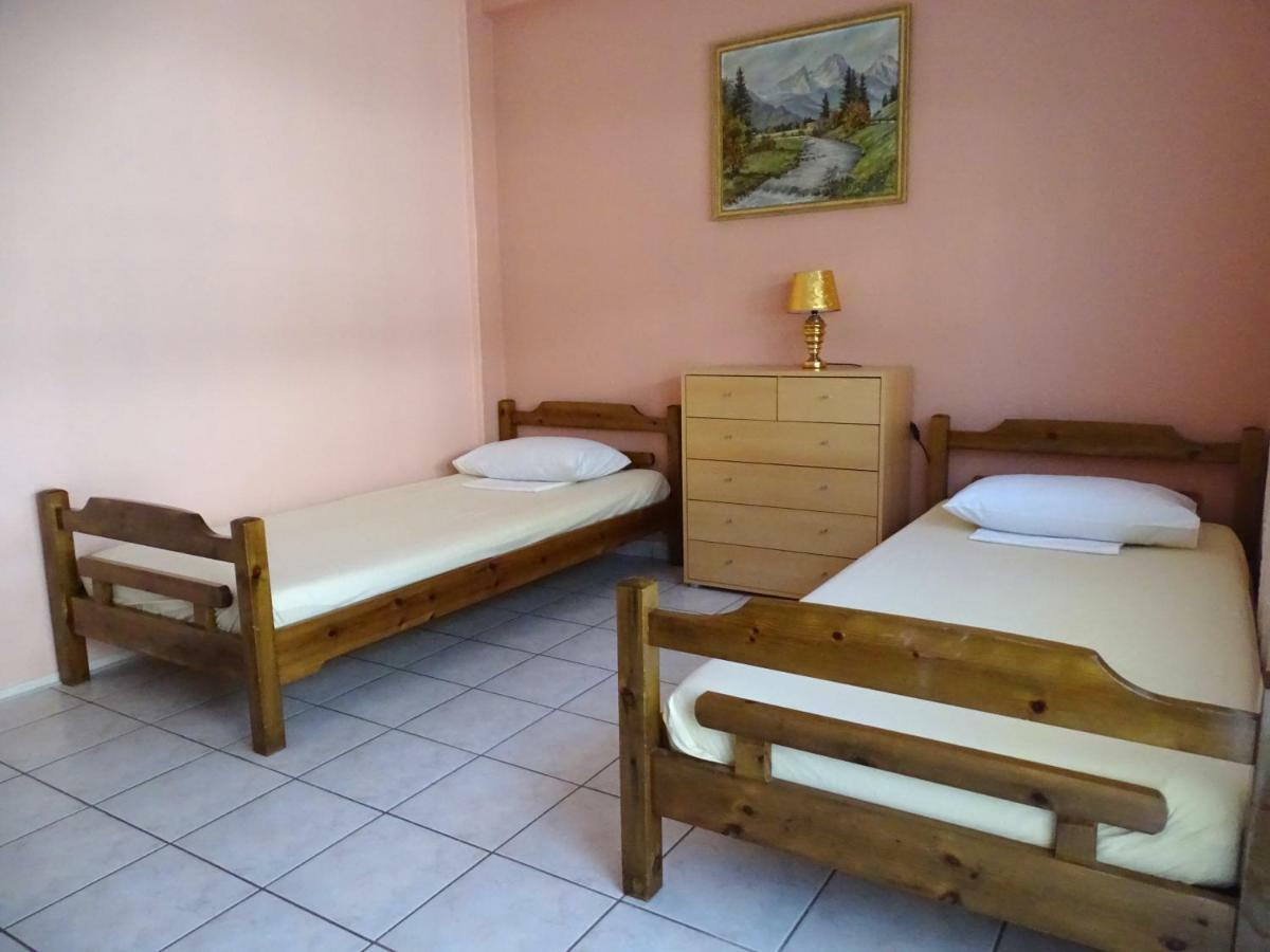 Socrates Apartments Olympiaki Akti Bagian luar foto