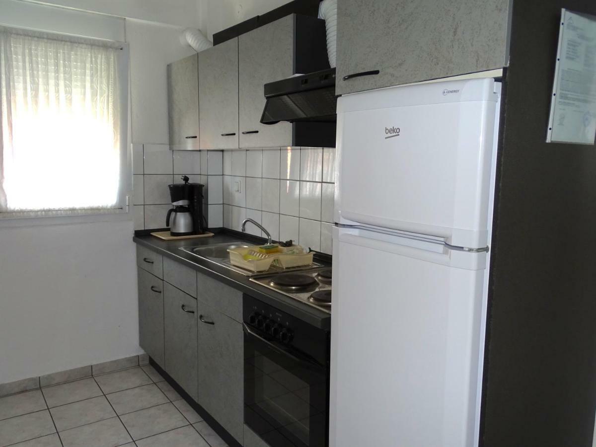Socrates Apartments Olympiaki Akti Bagian luar foto