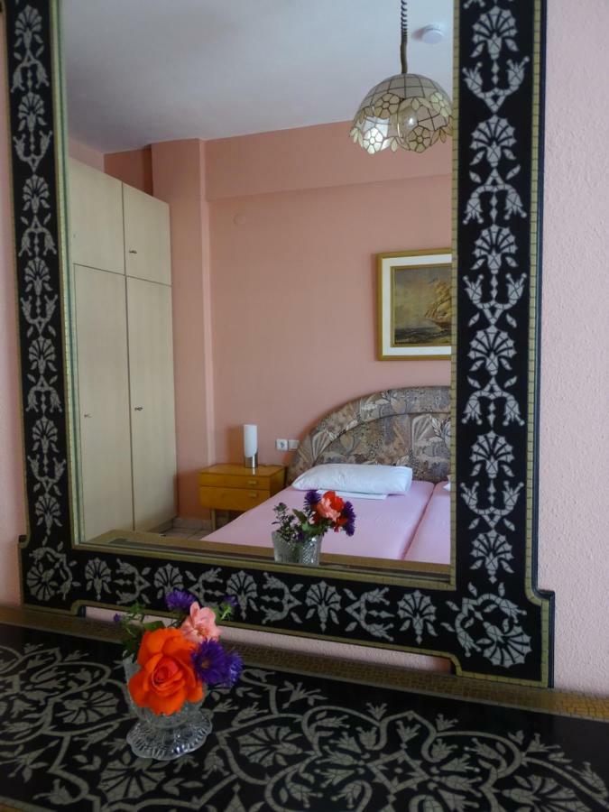 Socrates Apartments Olympiaki Akti Bagian luar foto