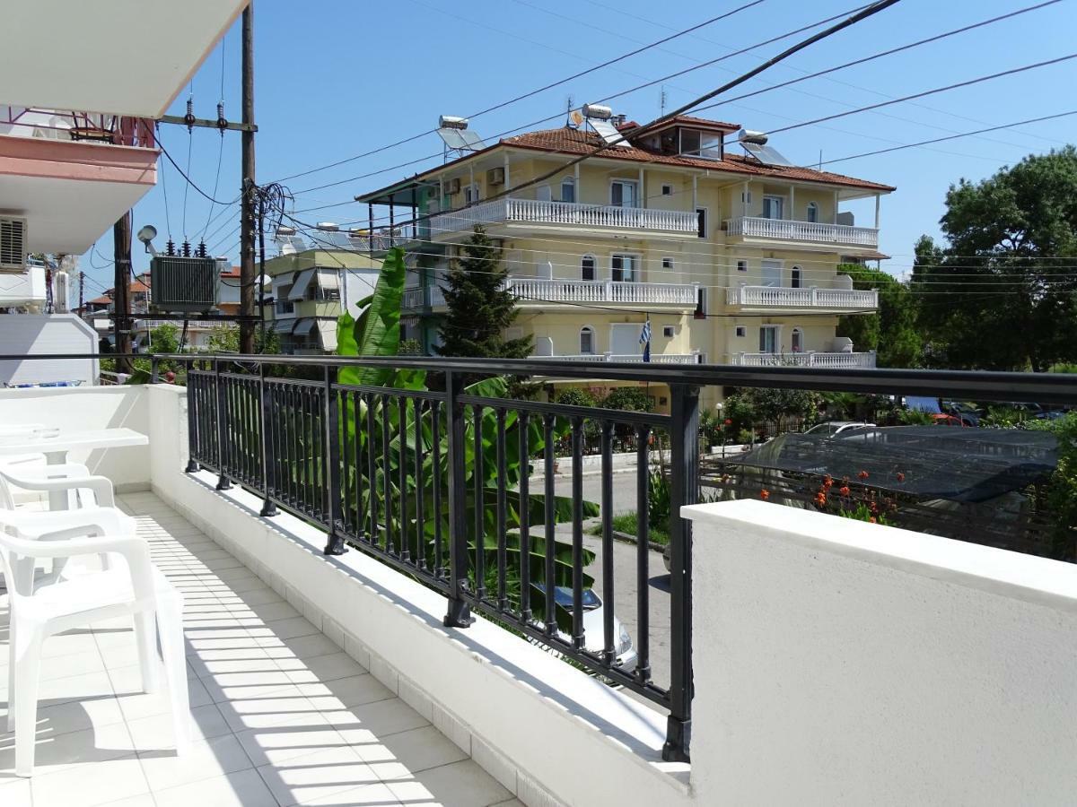 Socrates Apartments Olympiaki Akti Bagian luar foto