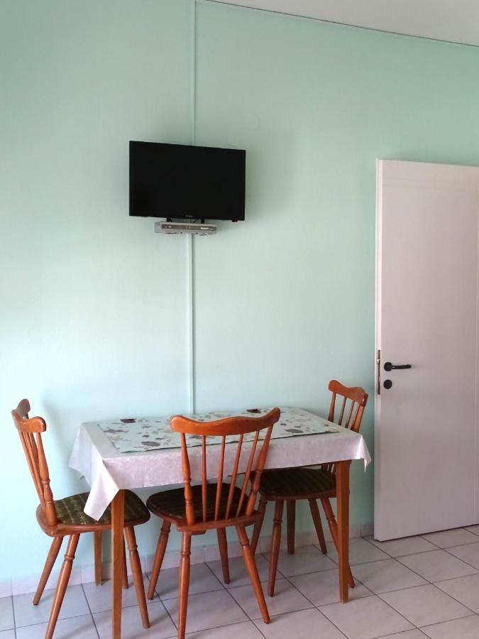 Socrates Apartments Olympiaki Akti Bagian luar foto